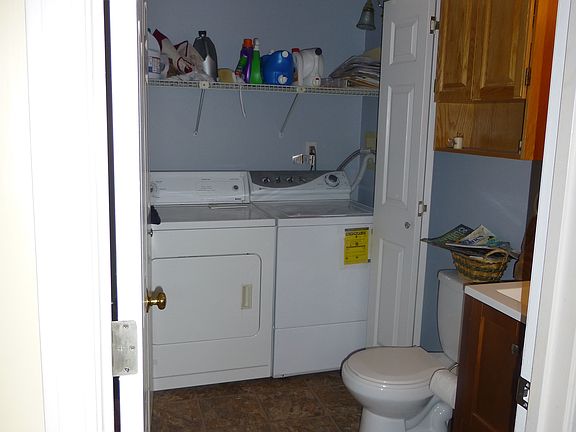 Main Floor 1/2 bath