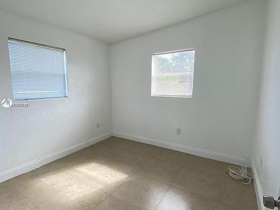 3rd image of 318 NW 29th Ave #0