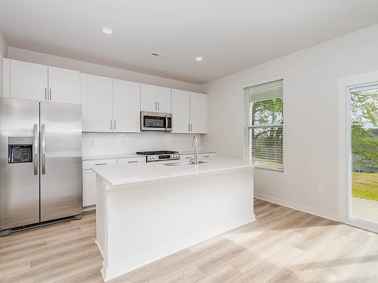 585 Lyness Dr — Photo 12
