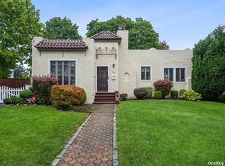 151 Wynsum Ave, Merrick, NY 11566