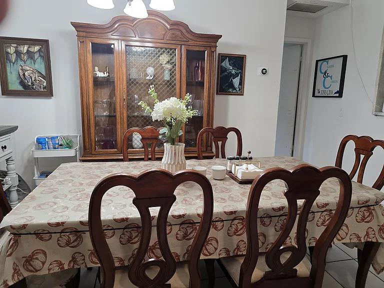 1545 Maxwell Ln — Photo 30