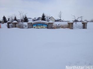 31725 Marshview Ct, Lindstrom, MN 55045