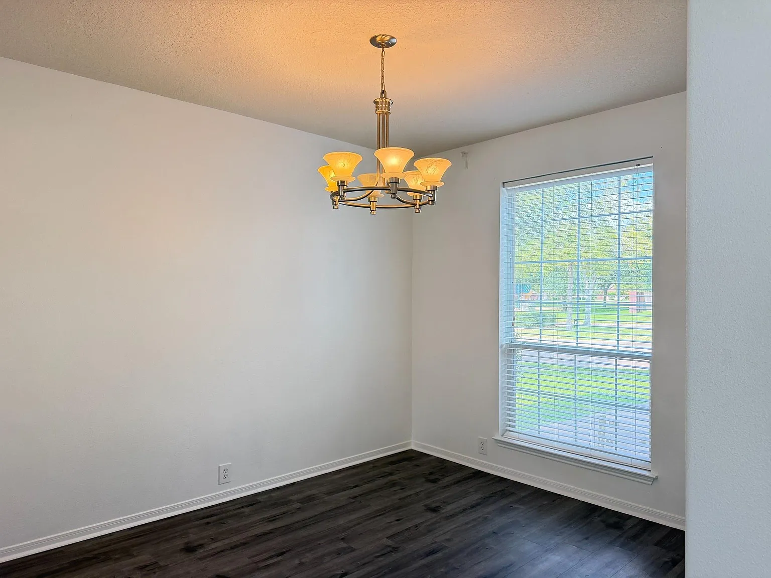 4 bed, 2.5 bath, 2470 sqft, $2,700 — Photo 4
