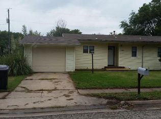 6645 SW Fairdale Dr, Topeka, KS 66619
