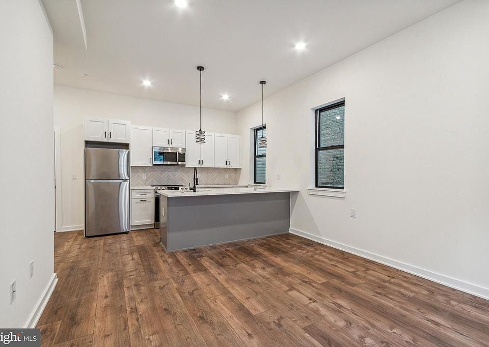1st image of 6211 Woodbine Ave Unit 1