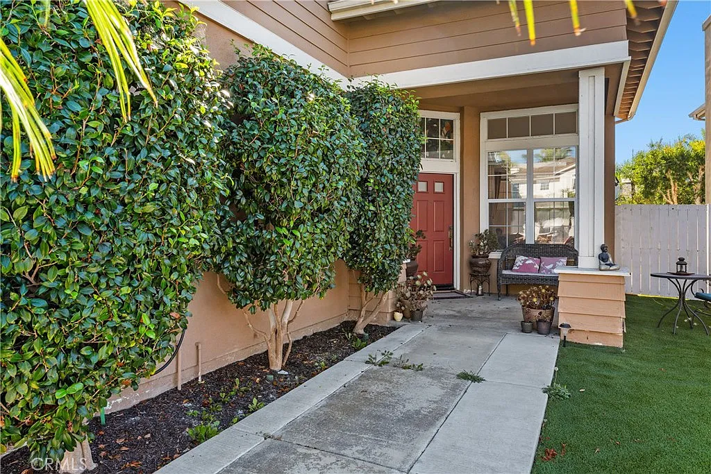4 bed, 2.5 bath, 2298 sqft, $7,250 — Photo 3