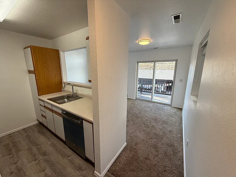 565 Redcliff Cir #575-204 — Photo 6