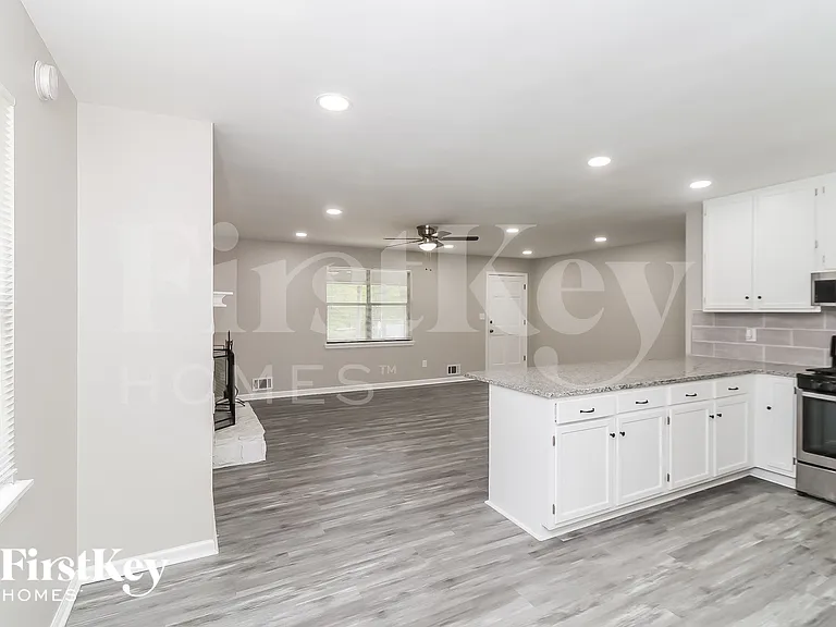 335 Lost Meadows Dr — Photo 6