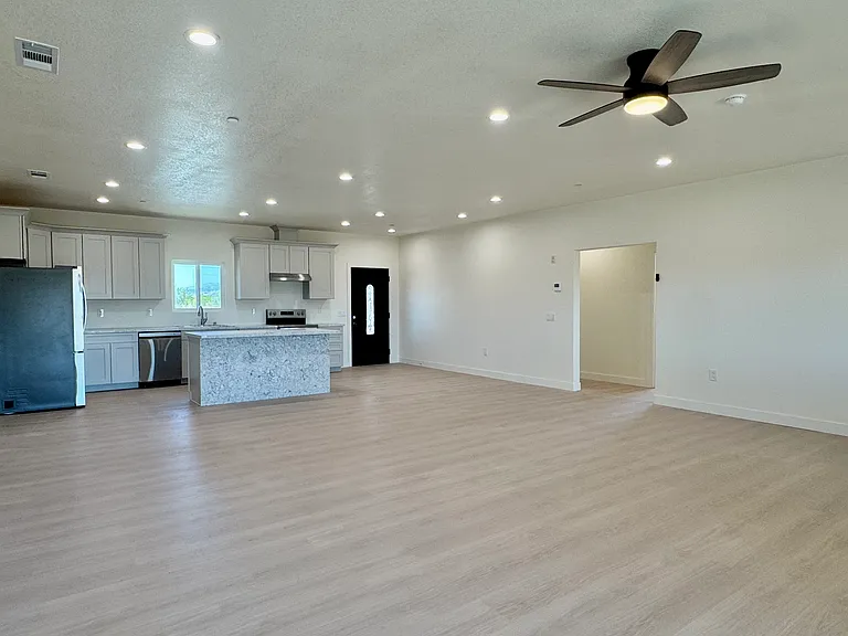 Las Animas Ave — Photo 2