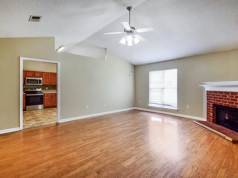 8035 Park Pike Dr — Photo 6