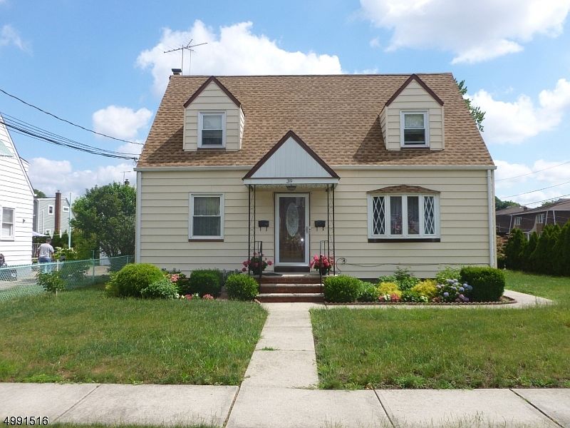 2nd image of 39 Cloverdale Rd #2