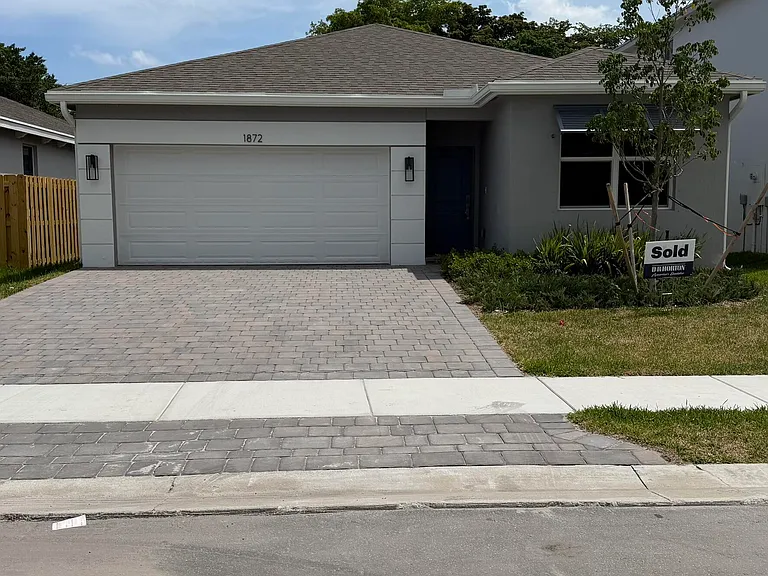 1872 NW 6th Ave — Photo 12