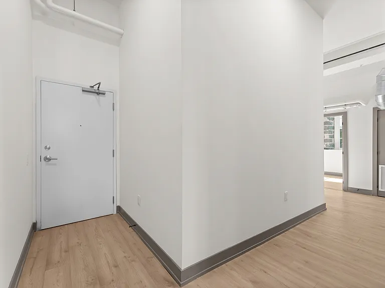 47 Wellington St — Photo 9