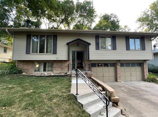 6762 S 75th St, Ralston, NE 68127