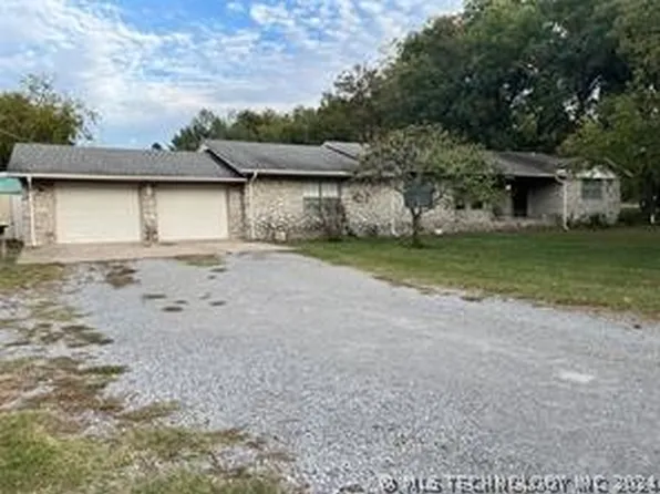 1304 N Cherokee Ave, Chouteau, OK 74337