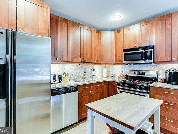 3rd image of 649 S Belnord Ave