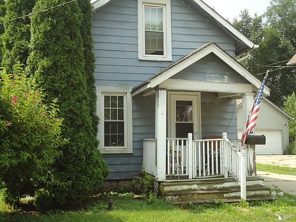 2nd image of 902 E Elm Ave