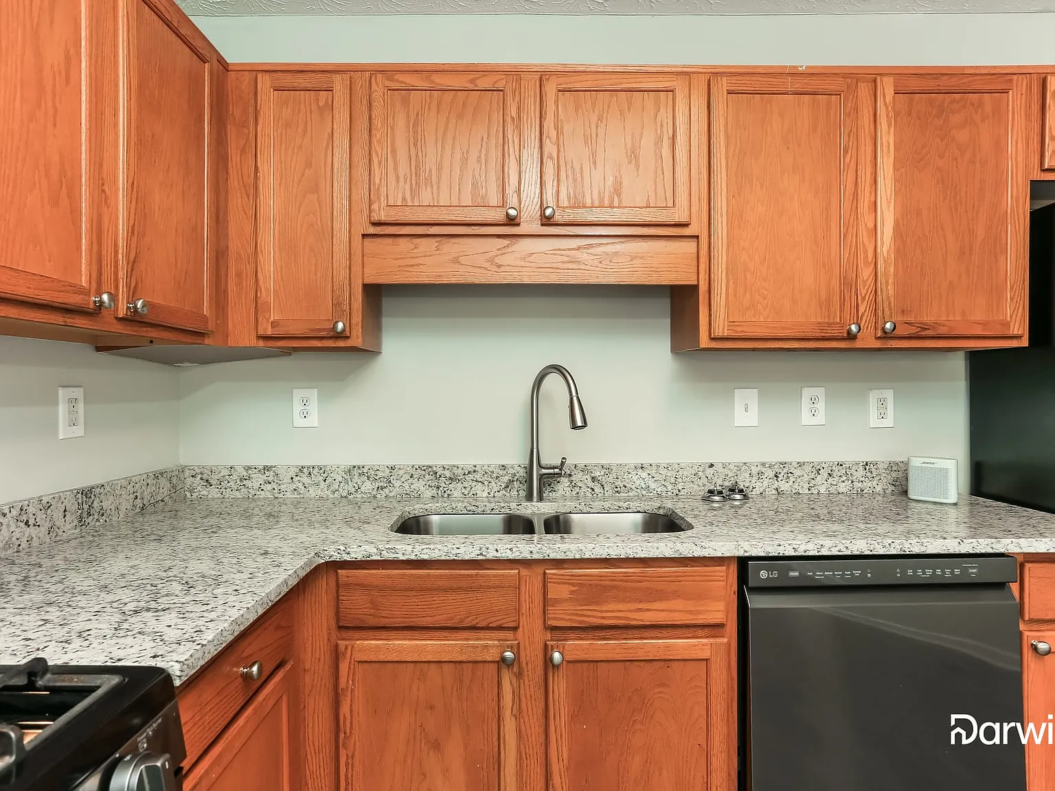 4 bed, 2.5 bath, 1891 sqft, $1,900 — Photo 3