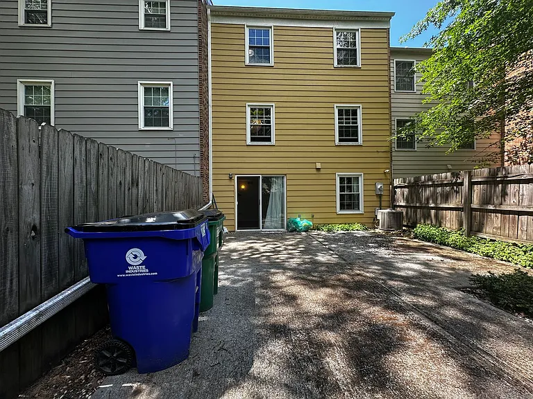 113 Sherwood Ct — Photo 20
