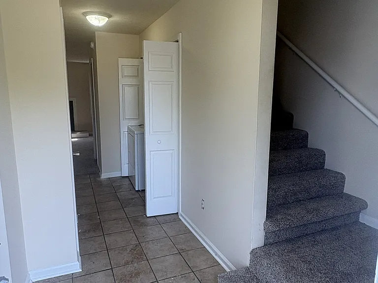 1612 Highland Way #C — Photo 2