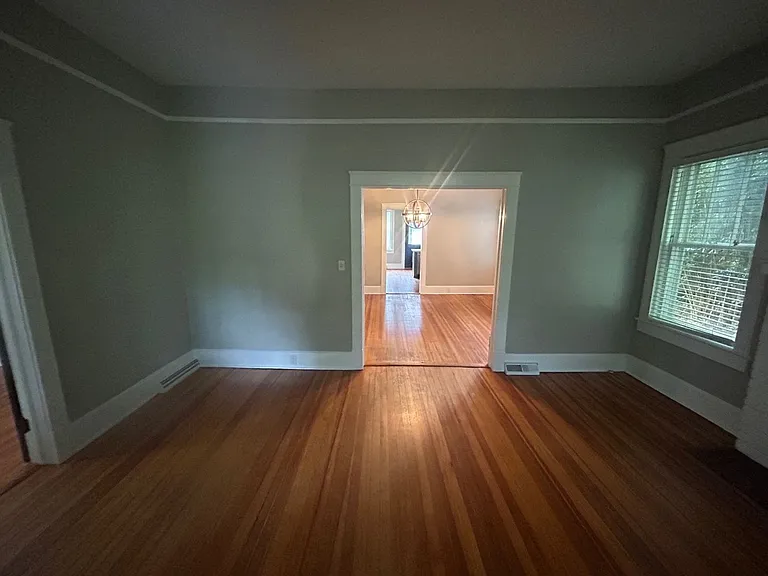 2827 Wilmot Ave — Photo 9