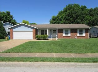 905 Picardy Ln, Saint Charles, MO