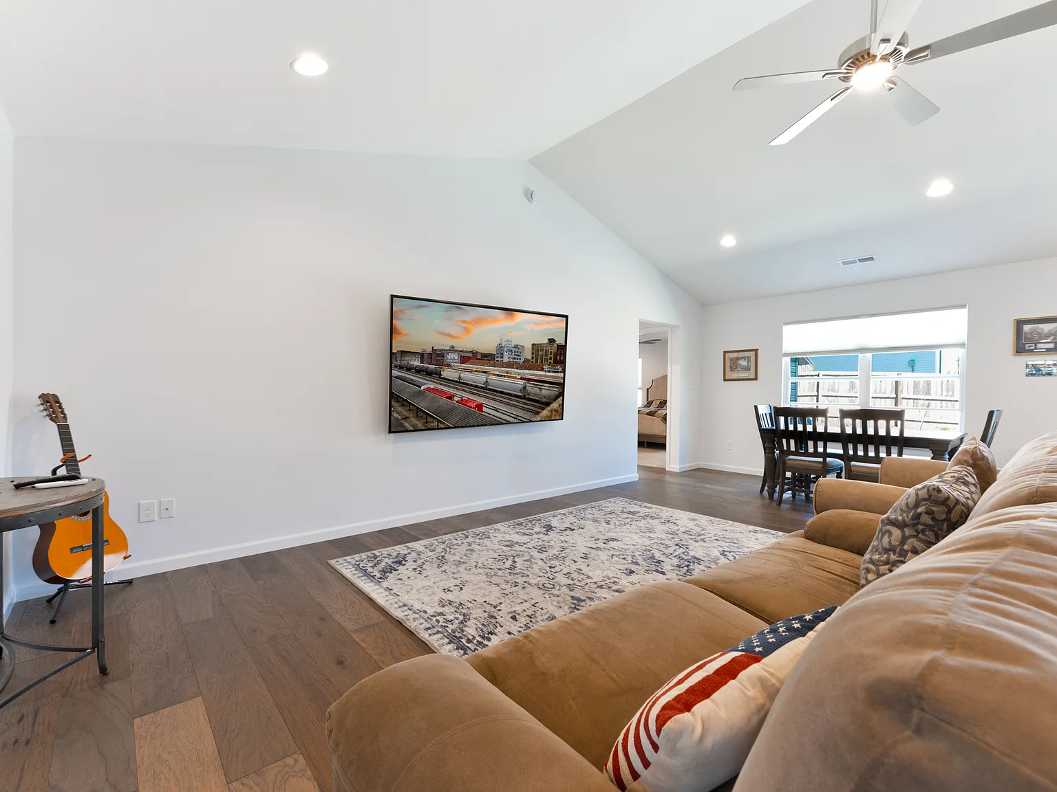 4 bed, 2041 sqft, $2,900 — Photo 4