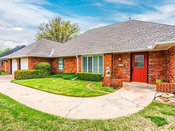 3rd image of 2933 Pelham Dr