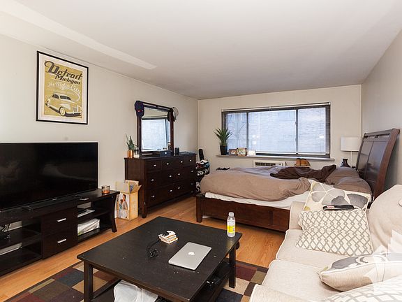 5th image of 607 W Wrightwood Ave APT 305