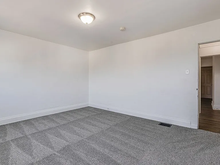 2120 Salisbury St S — Photo 24