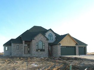 5875 Pinehurst Ct, Grand Forks, ND 58201