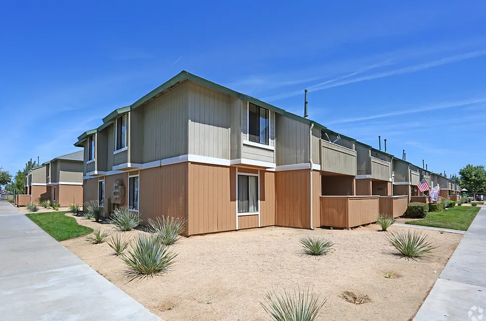 Pinewood Place — Photo 1