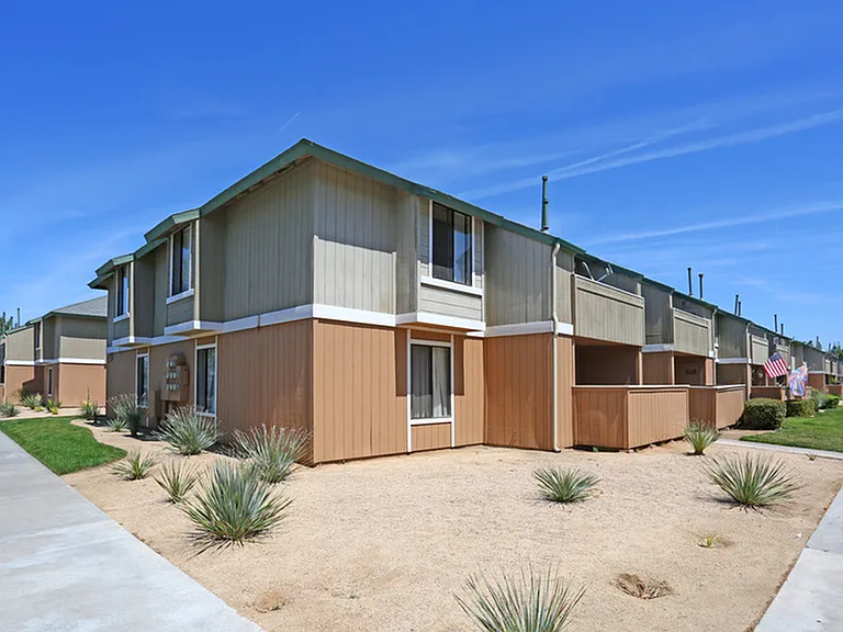 Pinewood Place — Photo 1