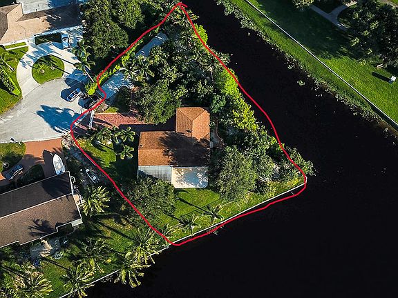 3rd image of 6900 Carissa Cir