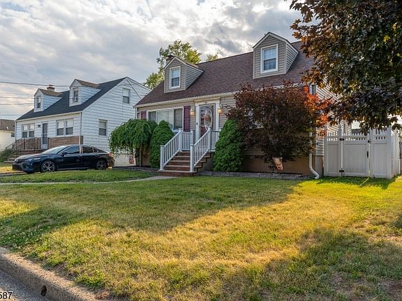 2nd image of 34 Harper St