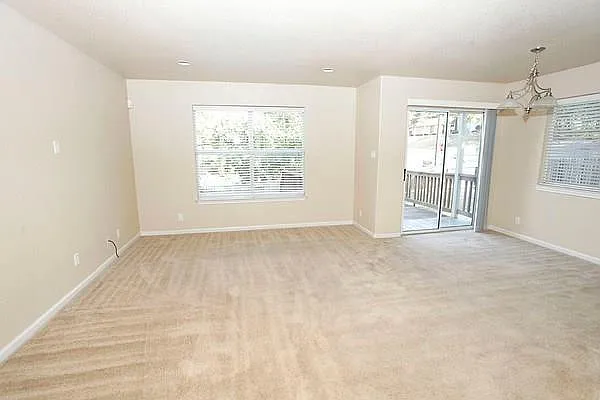 1719 Sylvan Drive - B — Photo 2