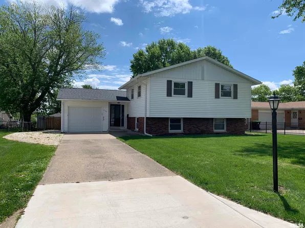 204 S Sweetbriar Dr, Chillicothe, IL 61523