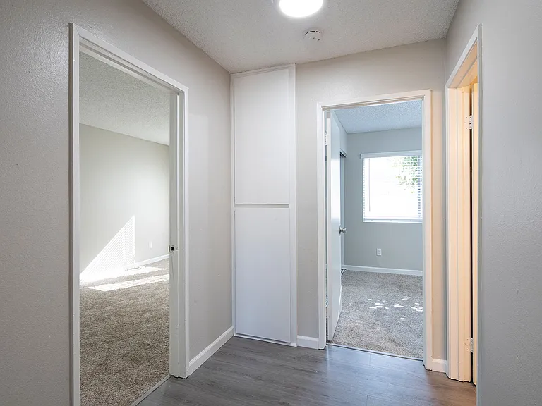 Madison Court Apartments — Photo 17