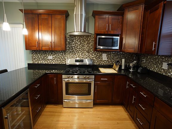 3rd image of 1114 Oxford Ct