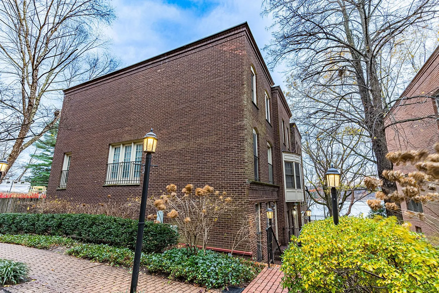 4605 Macarthur Blvd NW Unit B photo 1