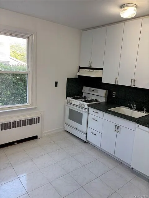 2 bed, 1.0 bath, 975 sqft, $3,900 — Photo 3