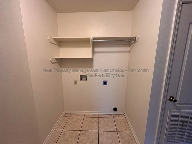 1431 Brazil Ave — Photo 8