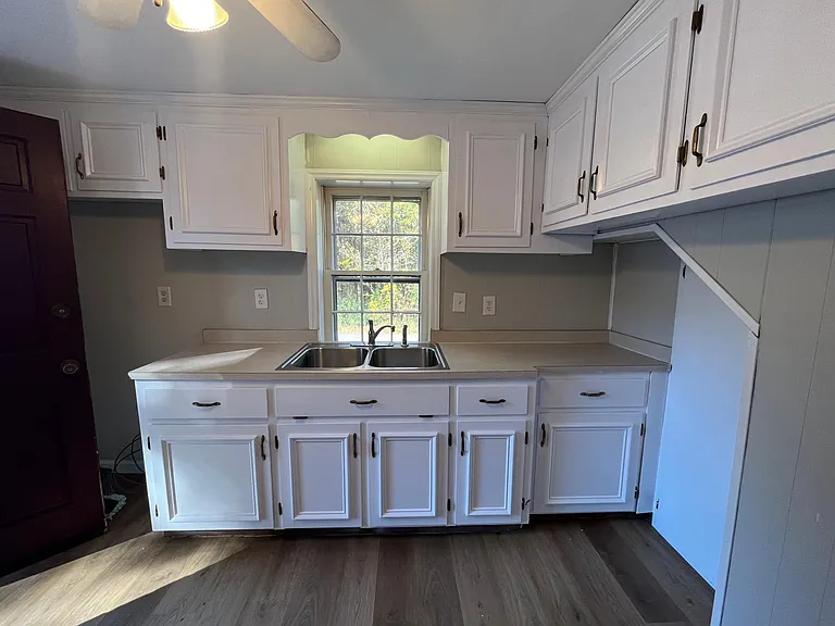 221 Howard Rd — Photo 8