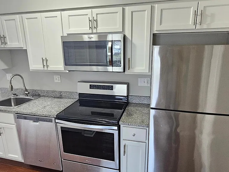 204 Cherry St #H1 — Photo 2