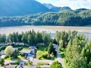 689 Hazel St, Hope, BC V0X1L3