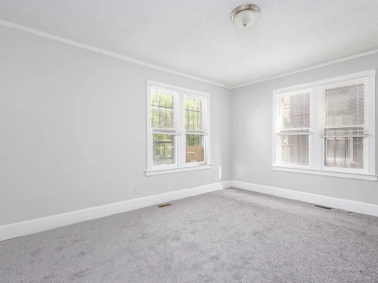 2704 Webb St #LOWER — Photo 7
