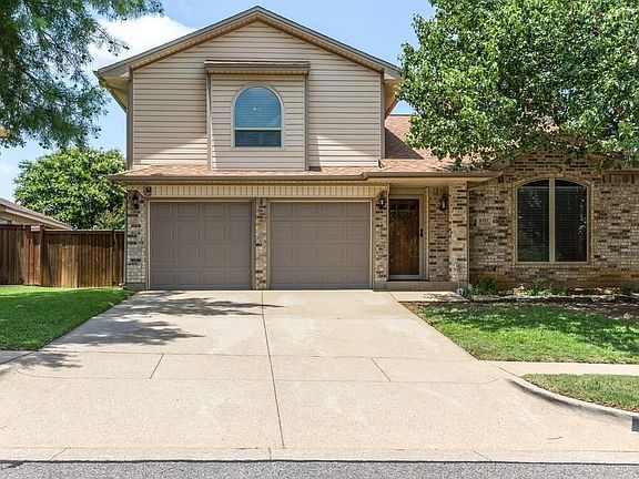3rd image of 6201 Vista Wood Dr