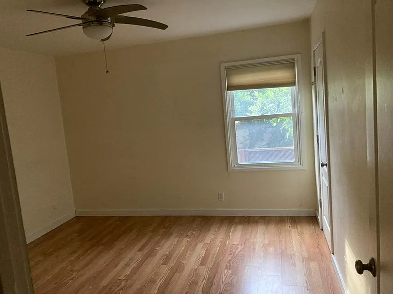 210 Wilton Ave — Photo 9