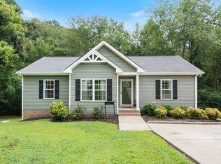 117 E Circle Dr, Burns, TN 37029
