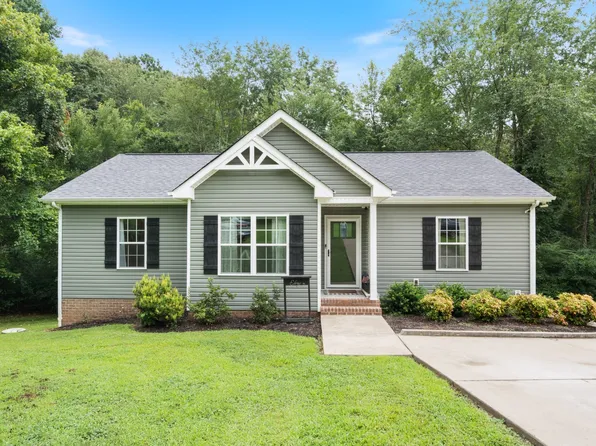 117 E Circle Dr, Burns, TN 37029